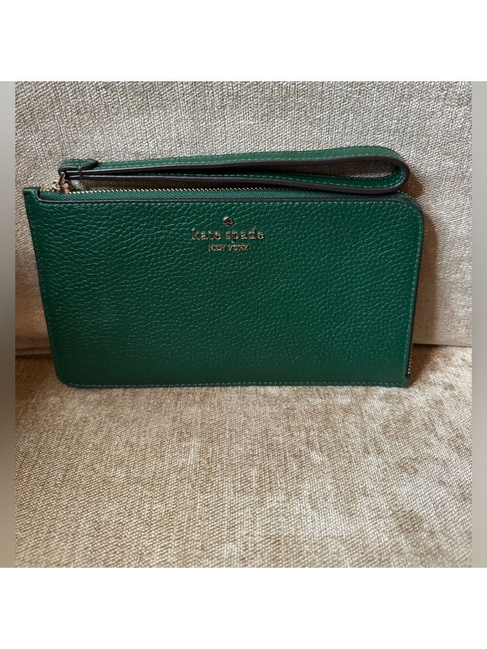 Kate Spade Green Pebbled Leather Wristlet - NWT  Beautiful Fall/Winter C…